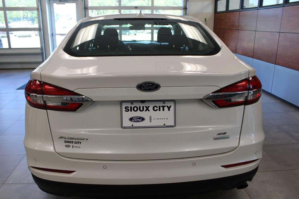 Certified 2020 Ford Fusion SE FWD image 4