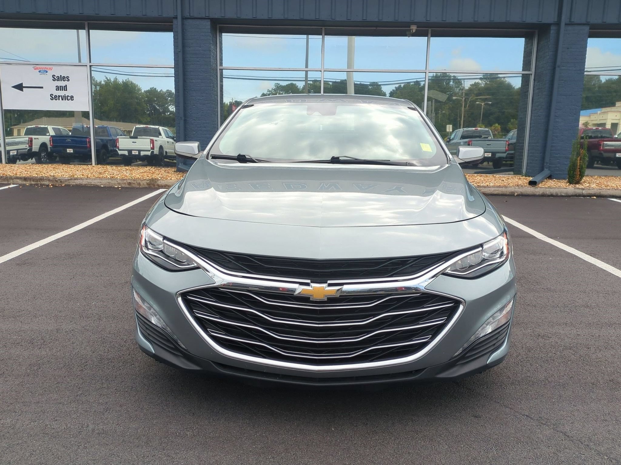 Used 2024 Chevrolet Malibu LT FWD image 2