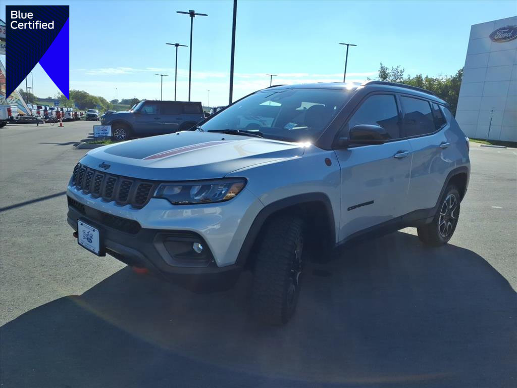 Used 2024 Jeep Compass Trailhawk image 1