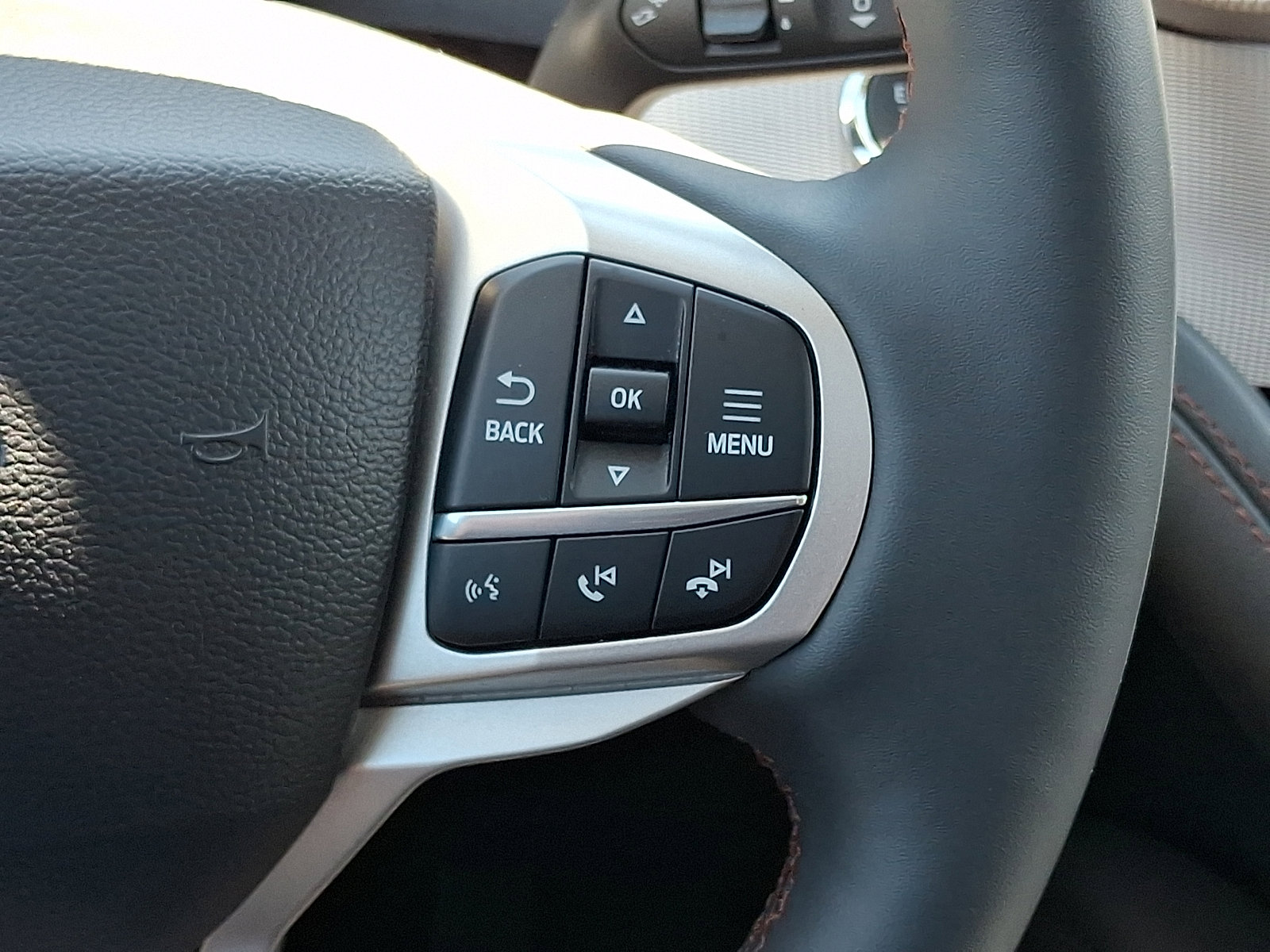 Certified 2025 Ford Explorer Active w/ Active Comfort Package AWD/4WD image 27