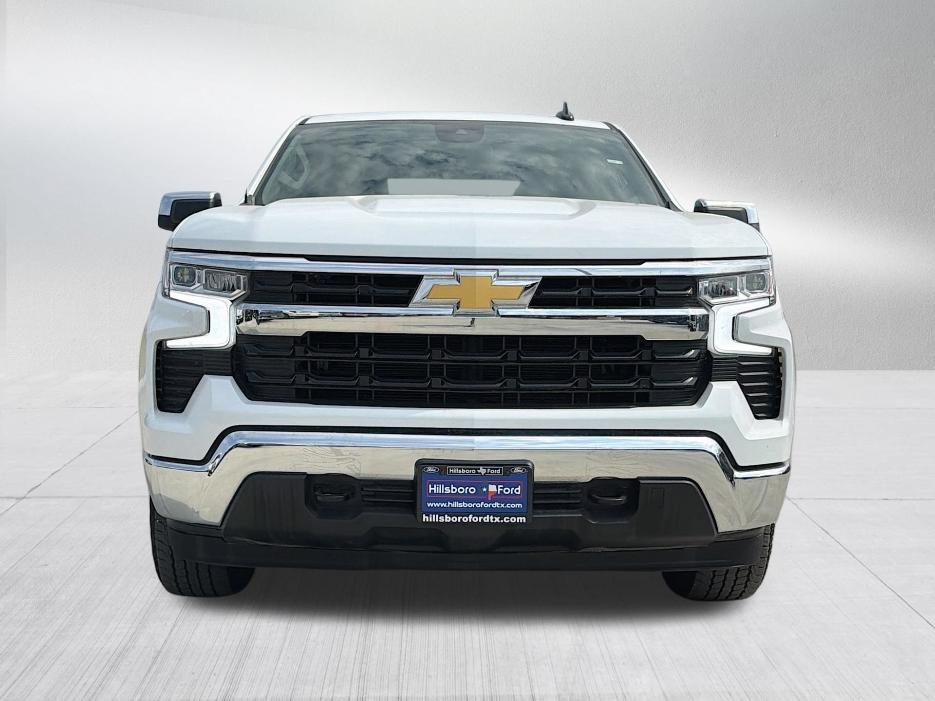 Used 2025 Chevrolet Silverado 1500 LT AWD/4WD image 2