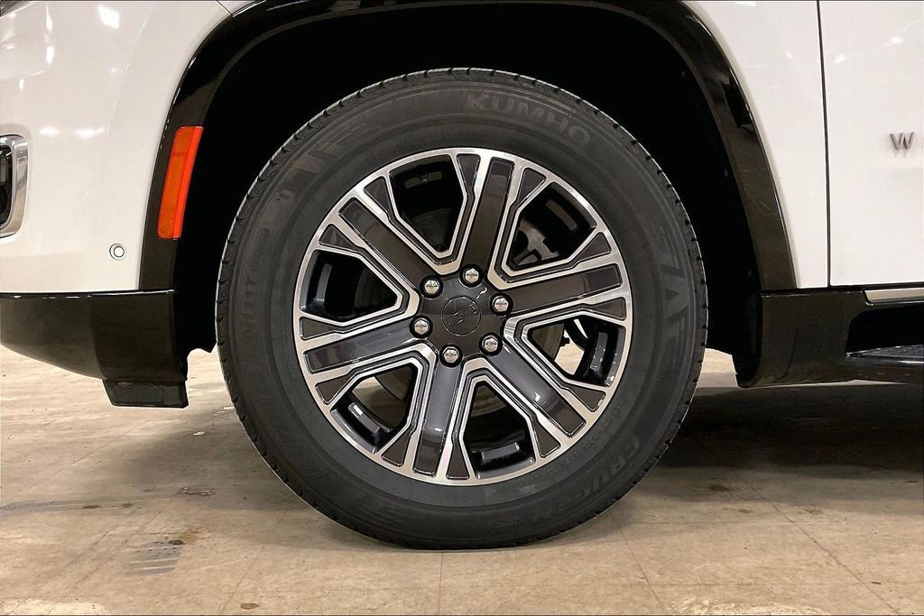 Used 2024 Jeep Wagoneer Series II w/ Flexible Seating Group image 11