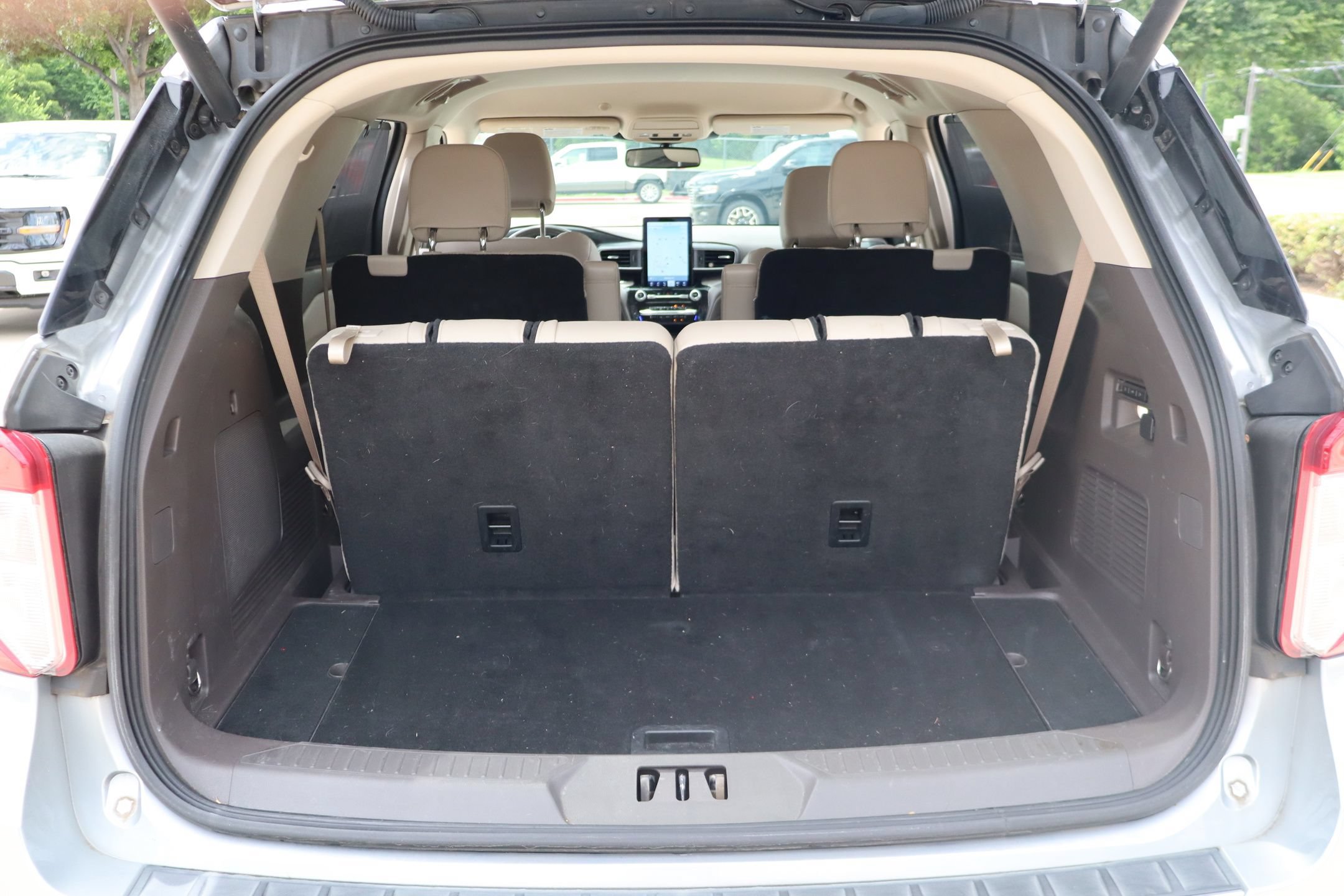 Certified 2022 Ford Explorer Platinum w/ Equipment Group 601A RWD image 26