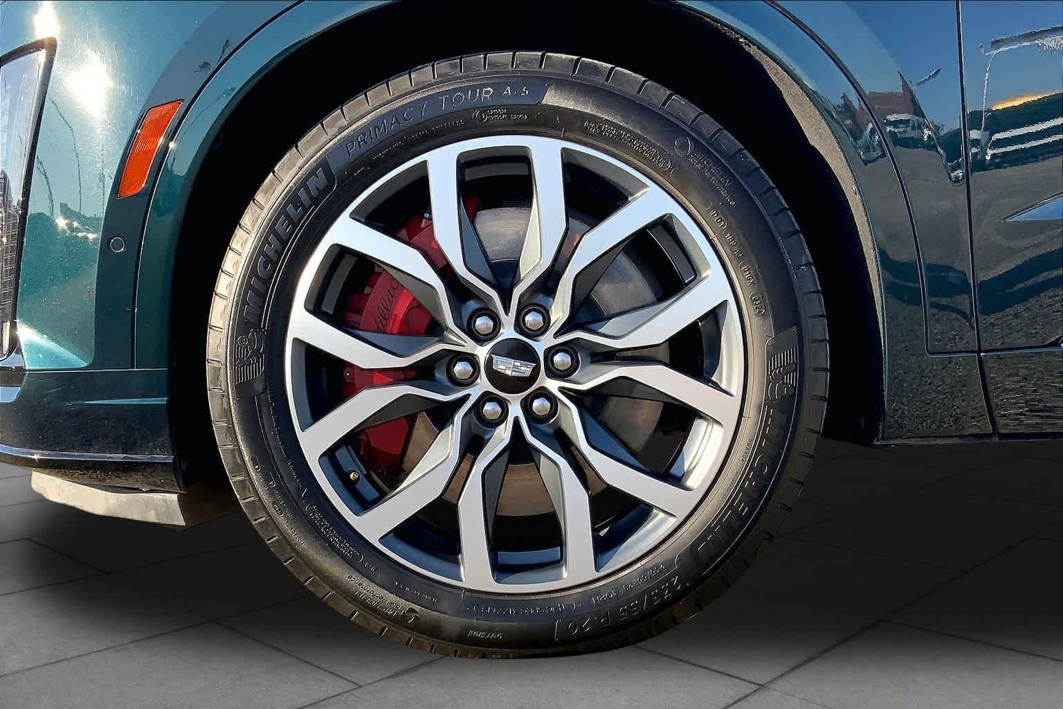 Used 2024 Cadillac XT6 Sport w/ Technology Package AWD/4WD image 11