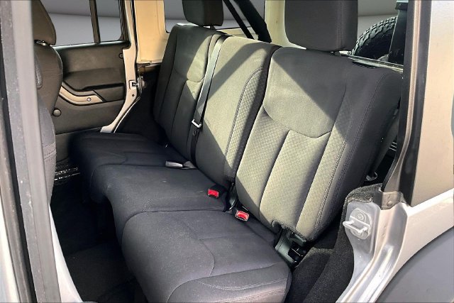 Used 2018 Jeep Wrangler Unlimited Sport w/ Connectivity Group AWD/4WD image 21