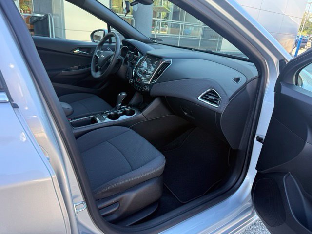 Used 2018 Chevrolet Cruze LT w/ Convenience Package FWD image 33