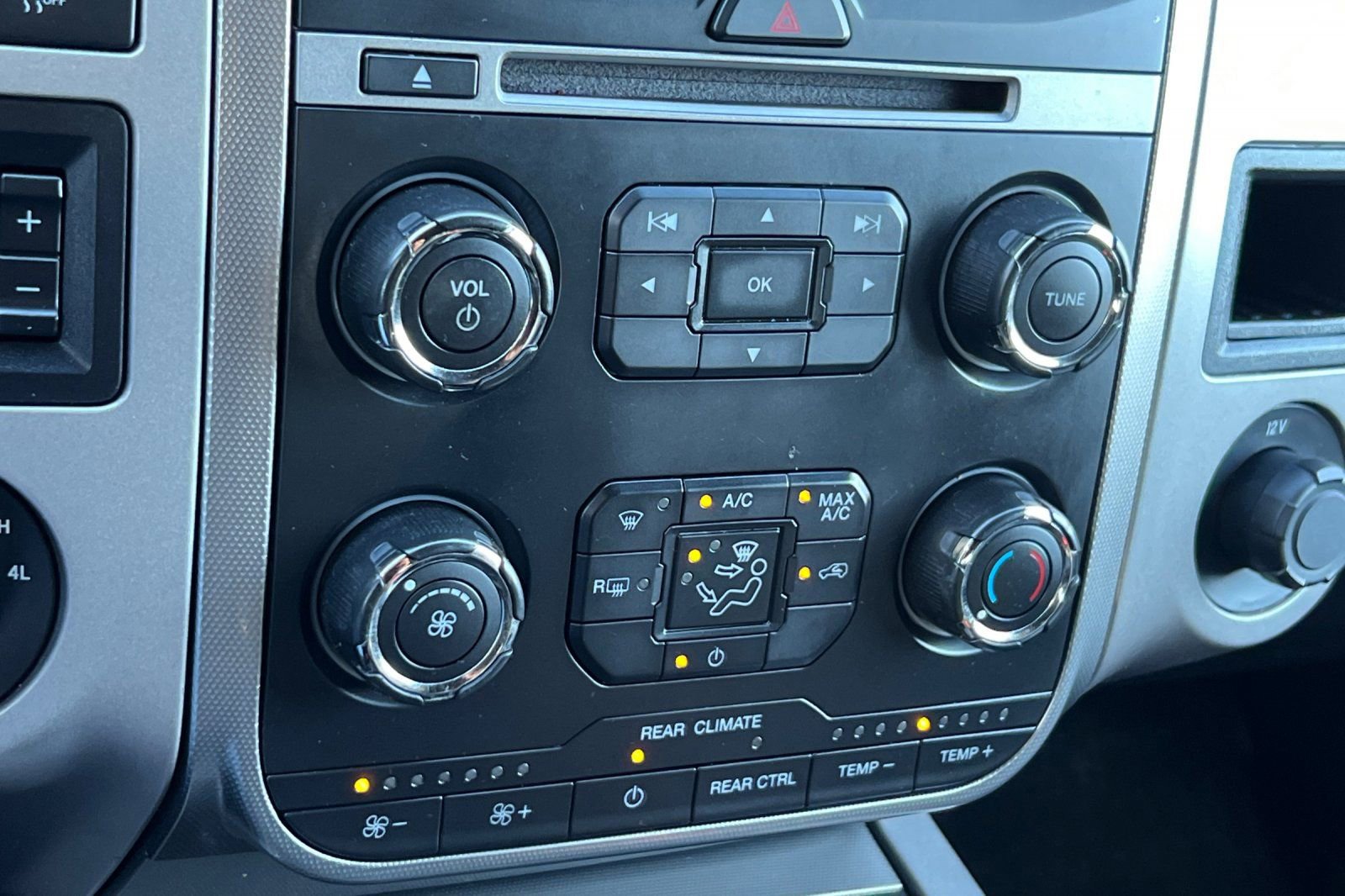 Certified 2017 Ford Expedition XLT w/ Equipment Group 201A image 21