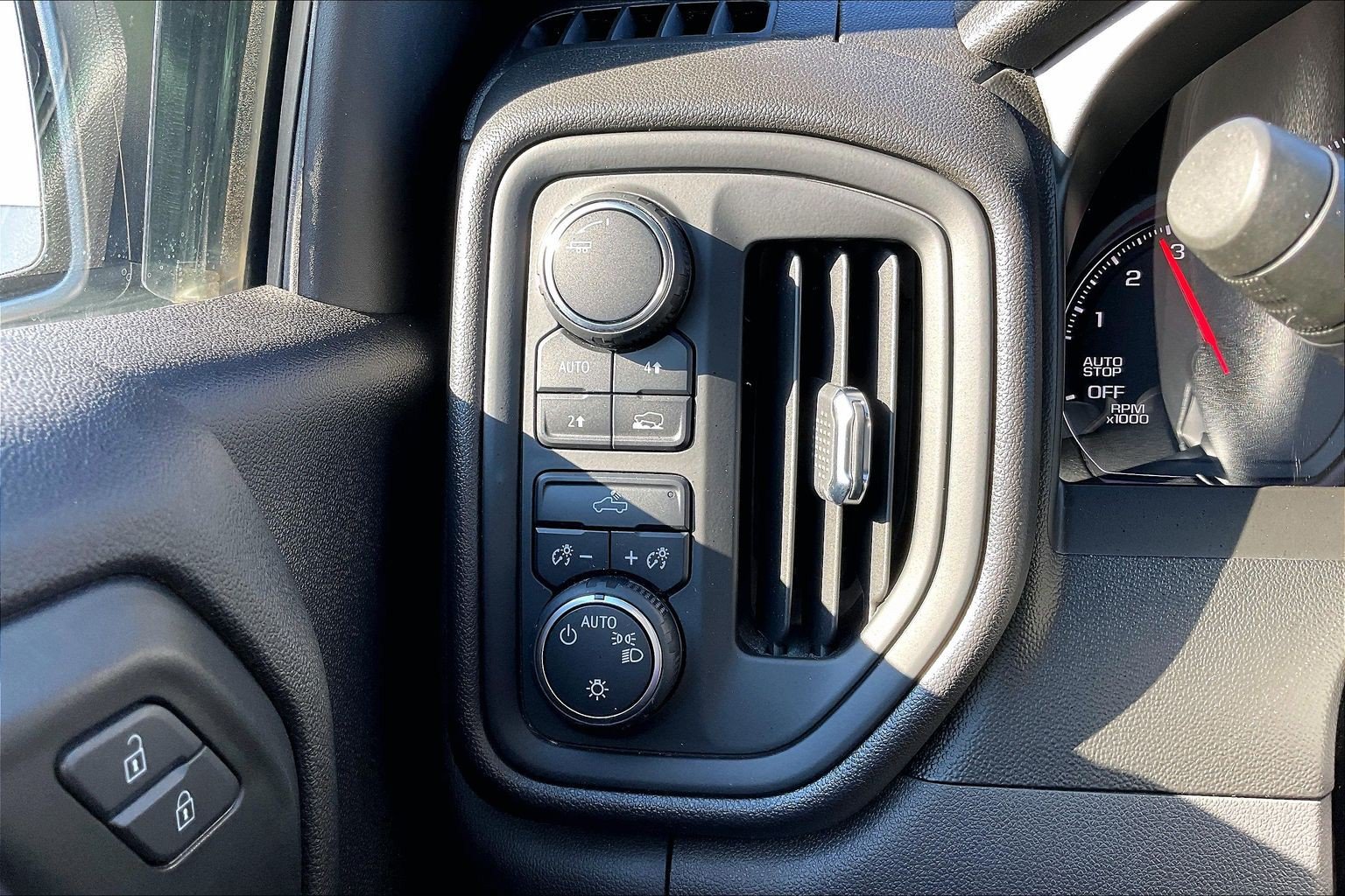 Used 2021 Chevrolet Silverado 1500 Custom AWD/4WD image 37