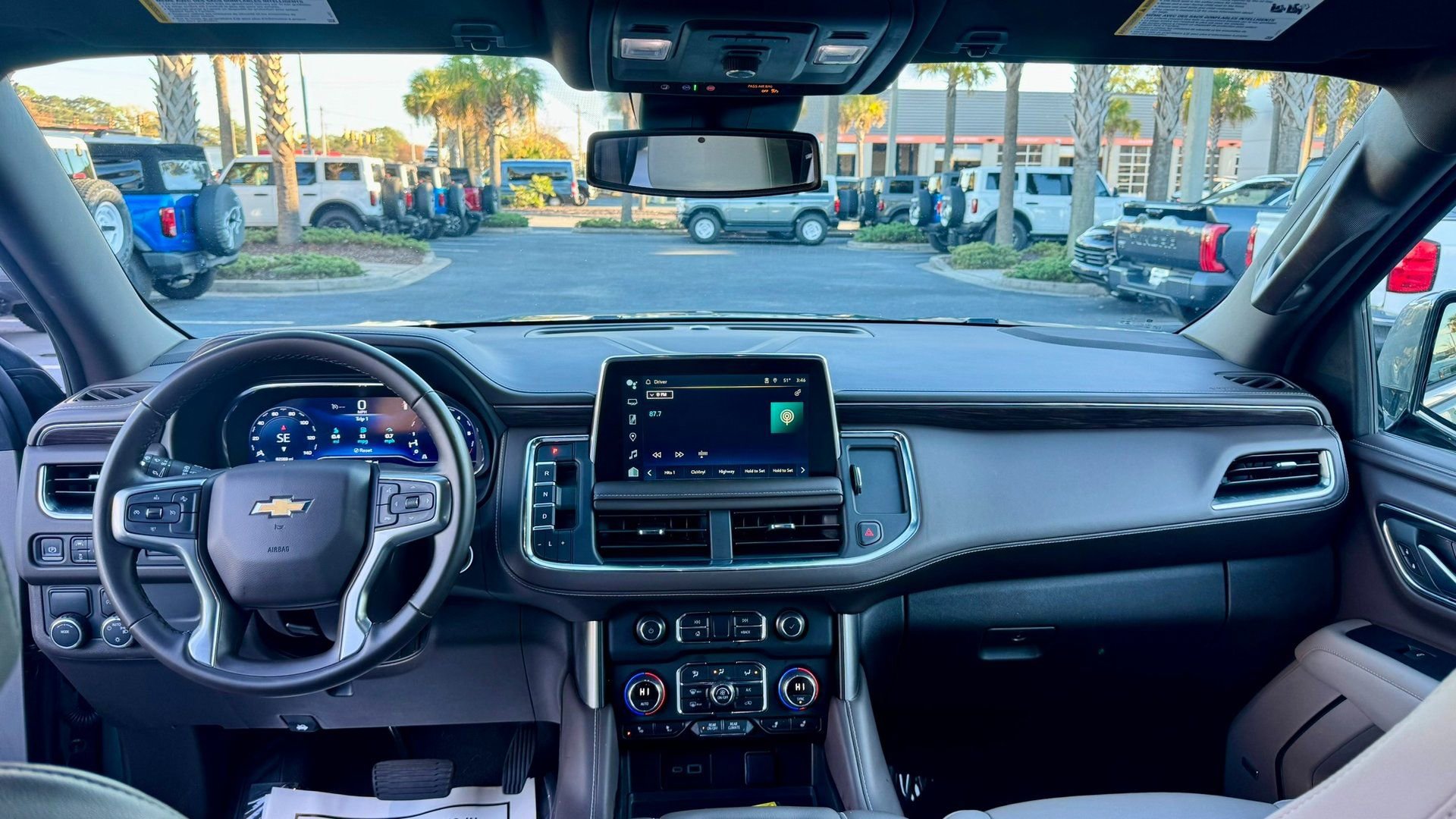 Used 2024 Chevrolet Suburban LT image 25