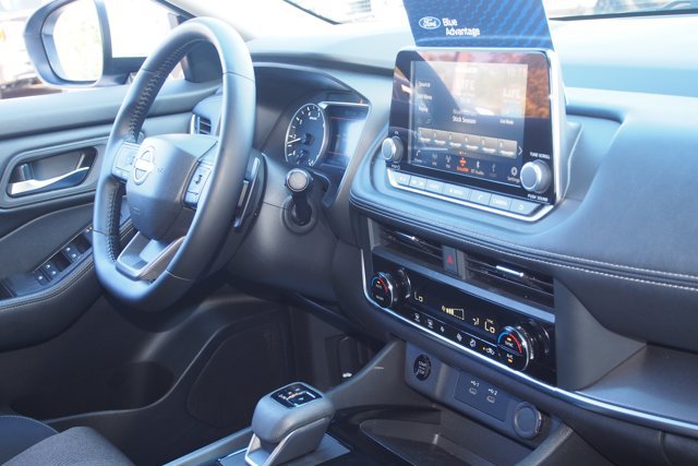 Used 2025 Nissan Rogue SV FWD image 10