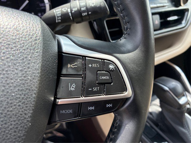 Used 2022 Toyota Highlander XLE AWD/4WD image 24