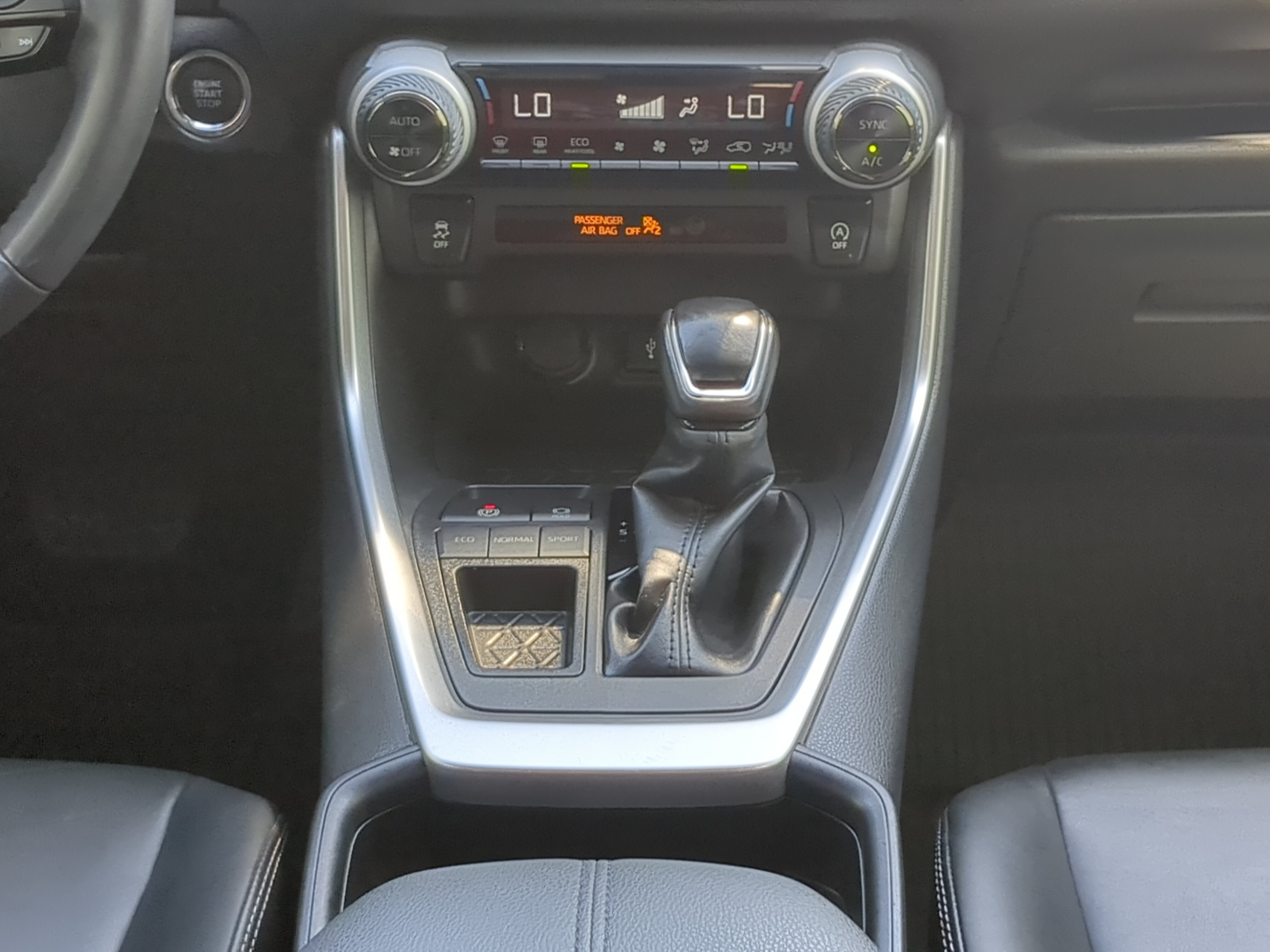Used 2020 Toyota RAV4 XLE Premium FWD image 17
