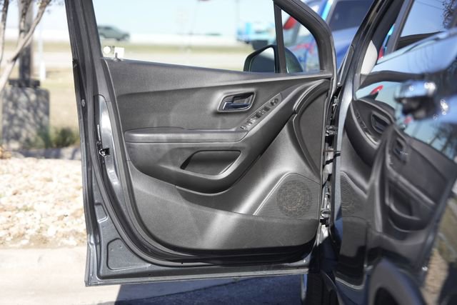 Used 2017 Chevrolet Trax LT w/ LT Convenience Package image 29