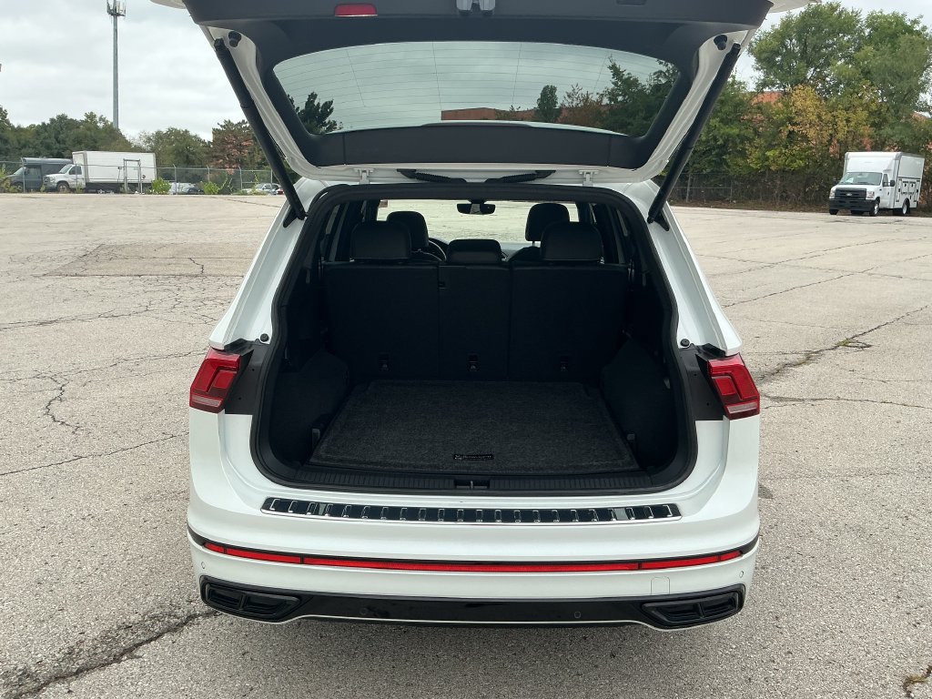 Used 2022 Volkswagen Tiguan SE R-Line AWD/4WD image 8