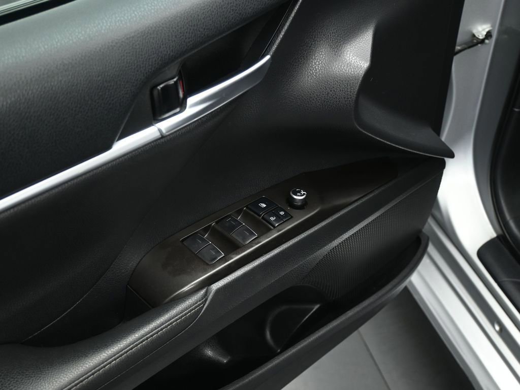 Used 2022 Toyota Camry XSE image 24