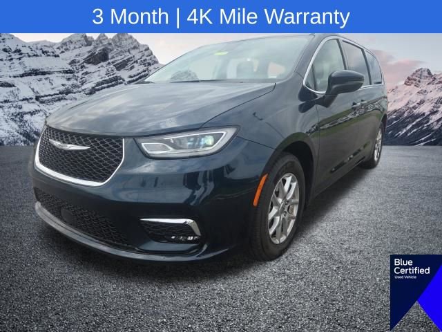 Used 2023 Chrysler Pacifica Touring-L FWD image 2