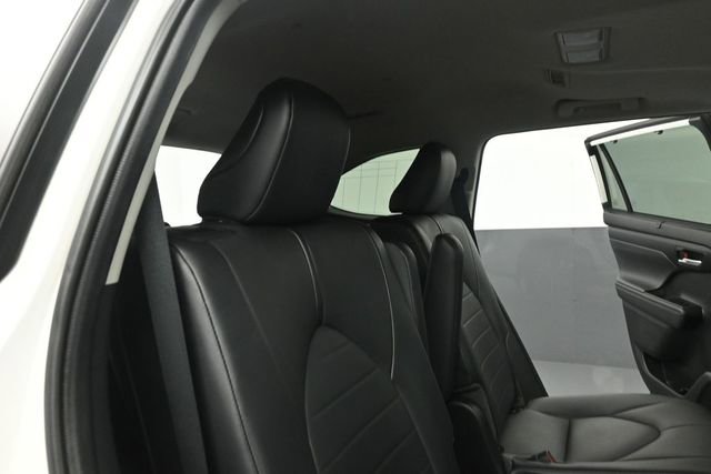 Used 2021 Toyota Highlander XLE AWD/4WD image 25