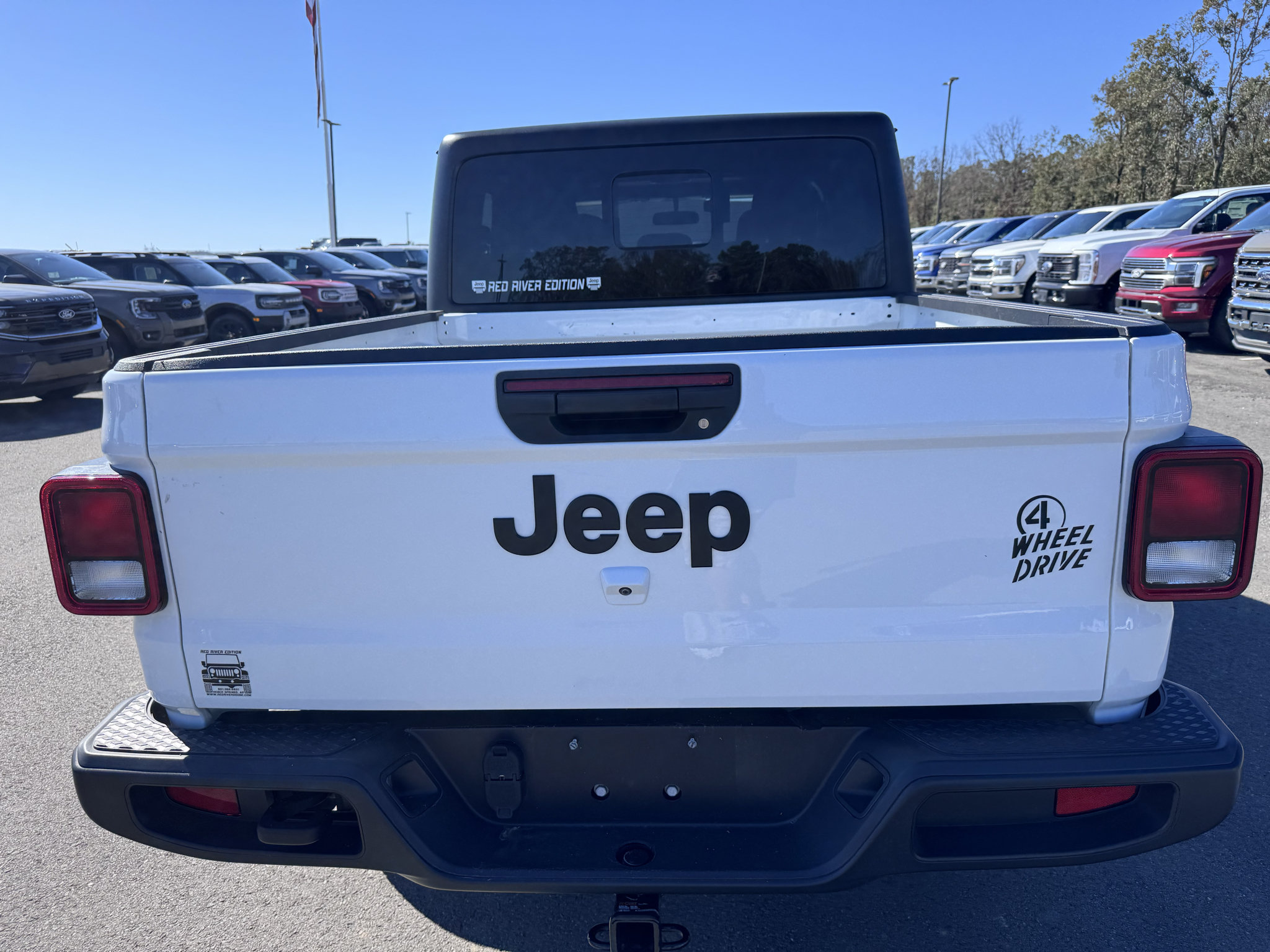 Used 2023 Jeep Gladiator Sport AWD/4WD image 8