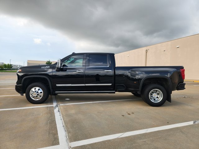 Used 2024 Chevrolet Silverado 3500 High Country w/ Technology Package AWD/4WD image 4