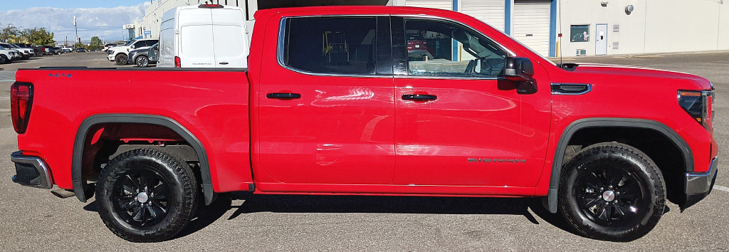 Used 2023 GMC Sierra 1500 SLE AWD/4WD image 2