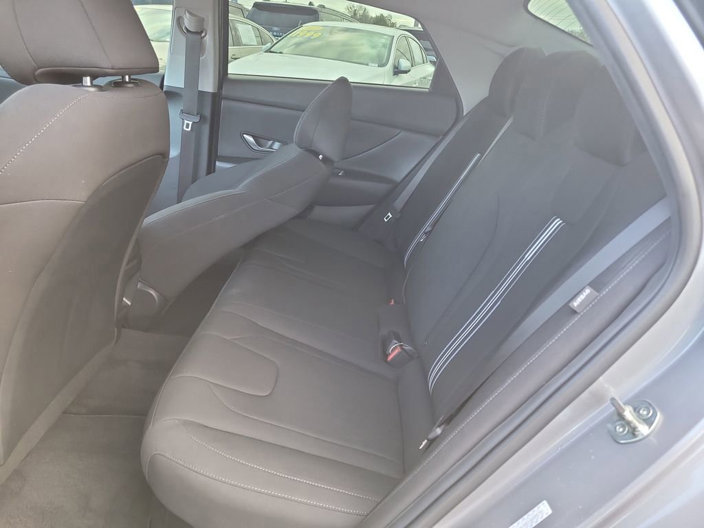 Used 2024 Hyundai Elantra Blue image 9