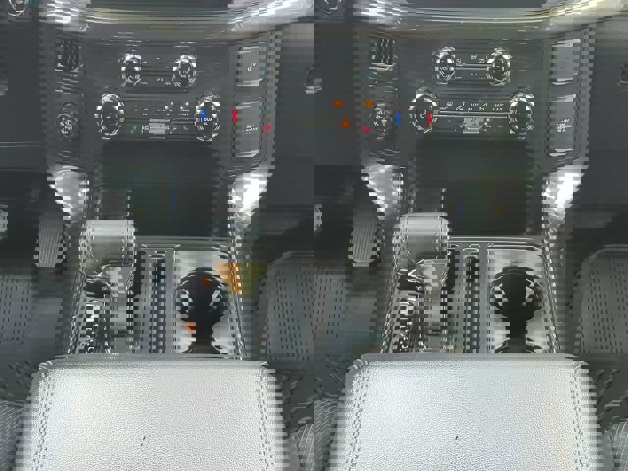 Certified 2022 Ford F150 XLT w/ Equipment Group 302A High image 17