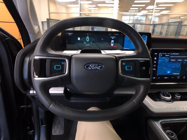 Certified 2025 Ford Expedition Active AWD/4WD image 13