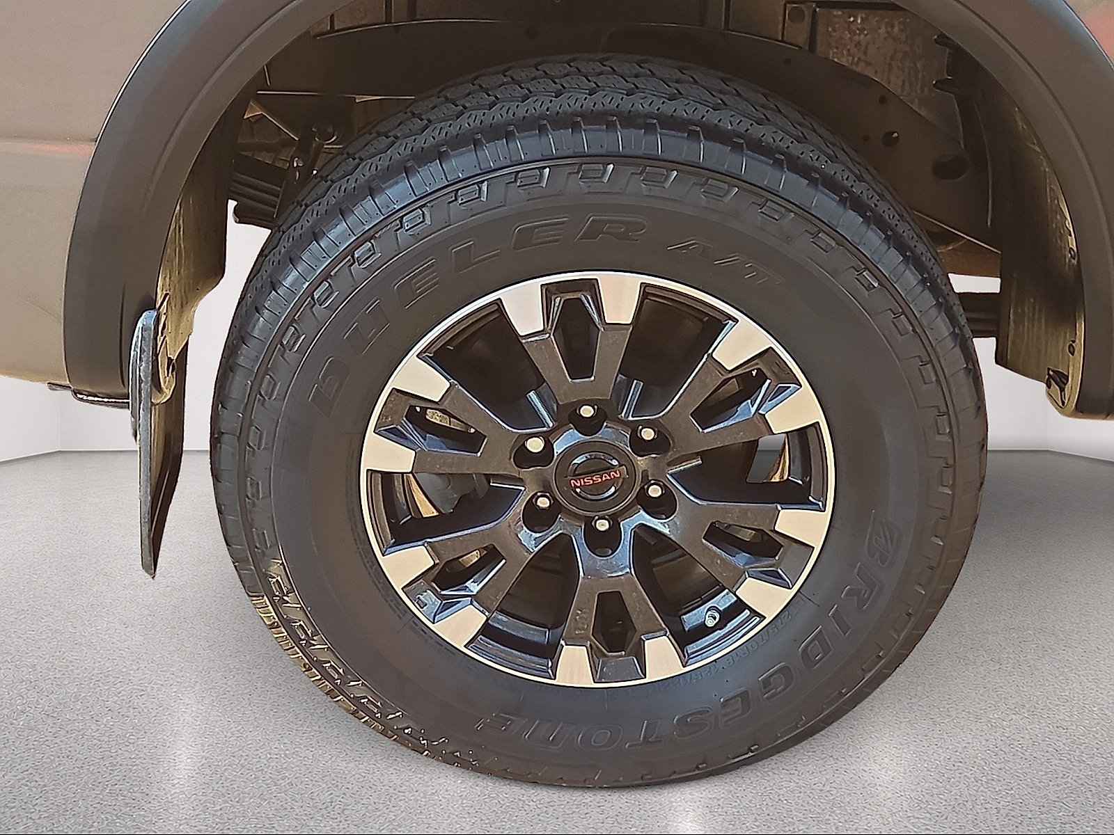 Used 2021 Nissan Titan PRO-4X w/ Pro-4x Convenience Package AWD/4WD image 7