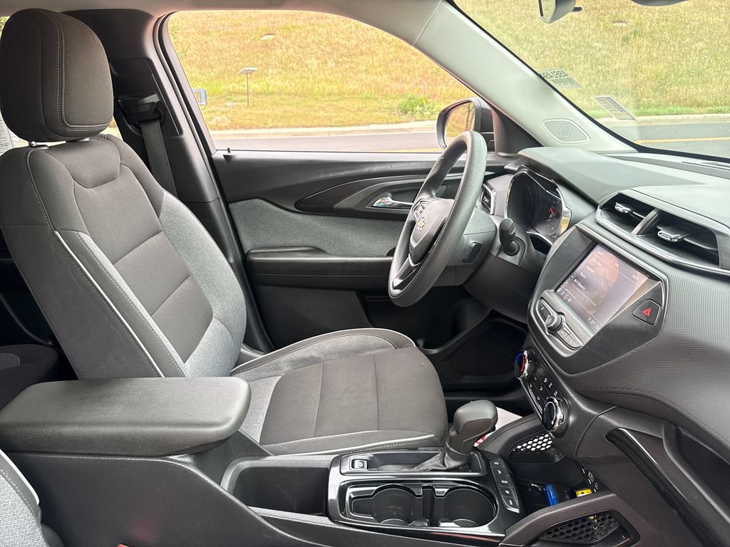 Used 2023 Chevrolet TrailBlazer LT AWD/4WD image 34