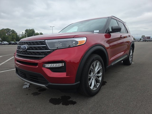 Certified 2023 Ford Explorer XLT w/ Equipment Group 202A AWD/4WD image 2
