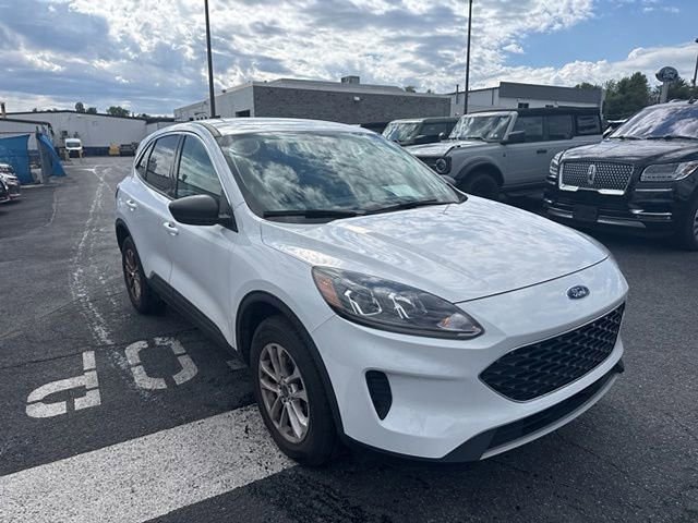 Certified 2022 Ford Escape SE AWD/4WD image 3
