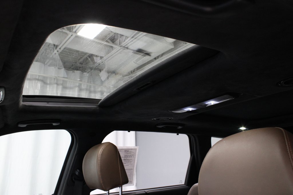 Used 2022 Kia Telluride SX w/ SX Prestige Package image 35