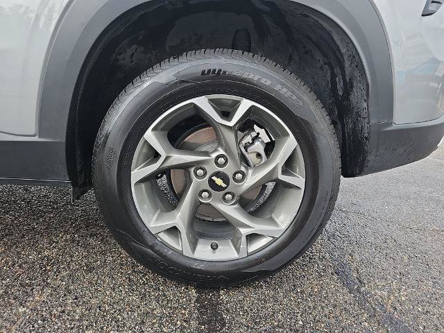 Used 2025 Chevrolet Trax LT w/ LT Convenience Package FWD image 32