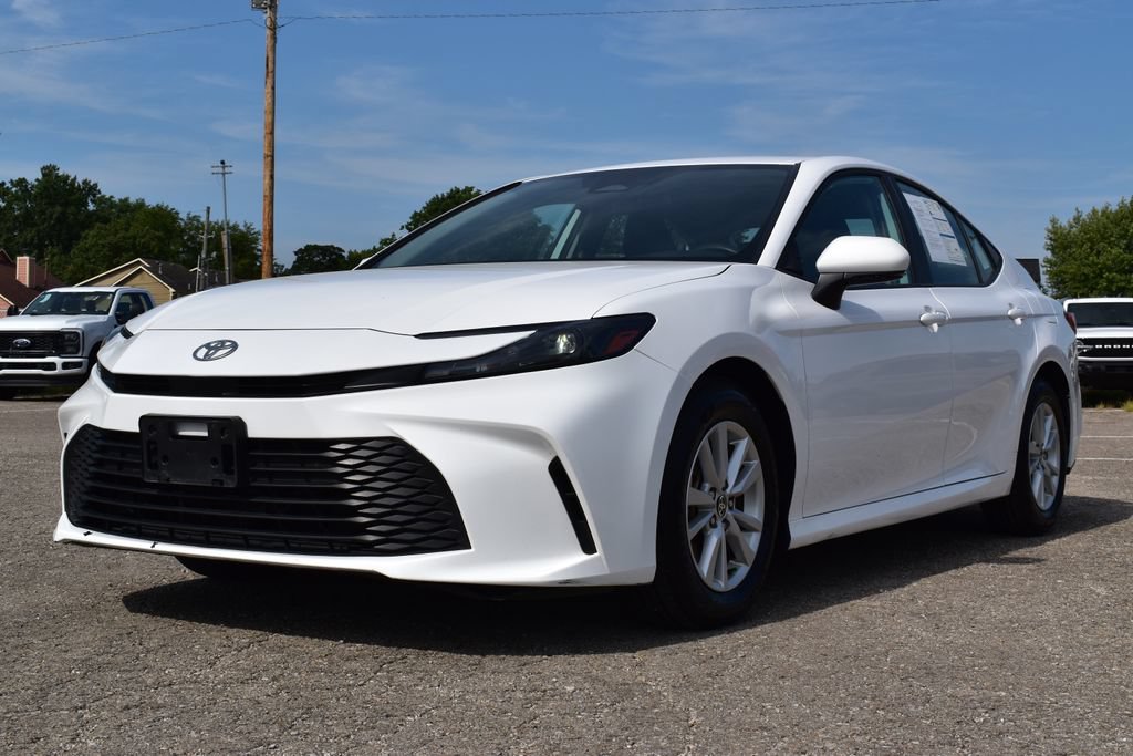 Used 2025 Toyota Camry LE FWD image 1
