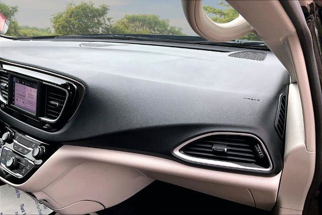 Used 2023 Chrysler Voyager LX FWD image 16