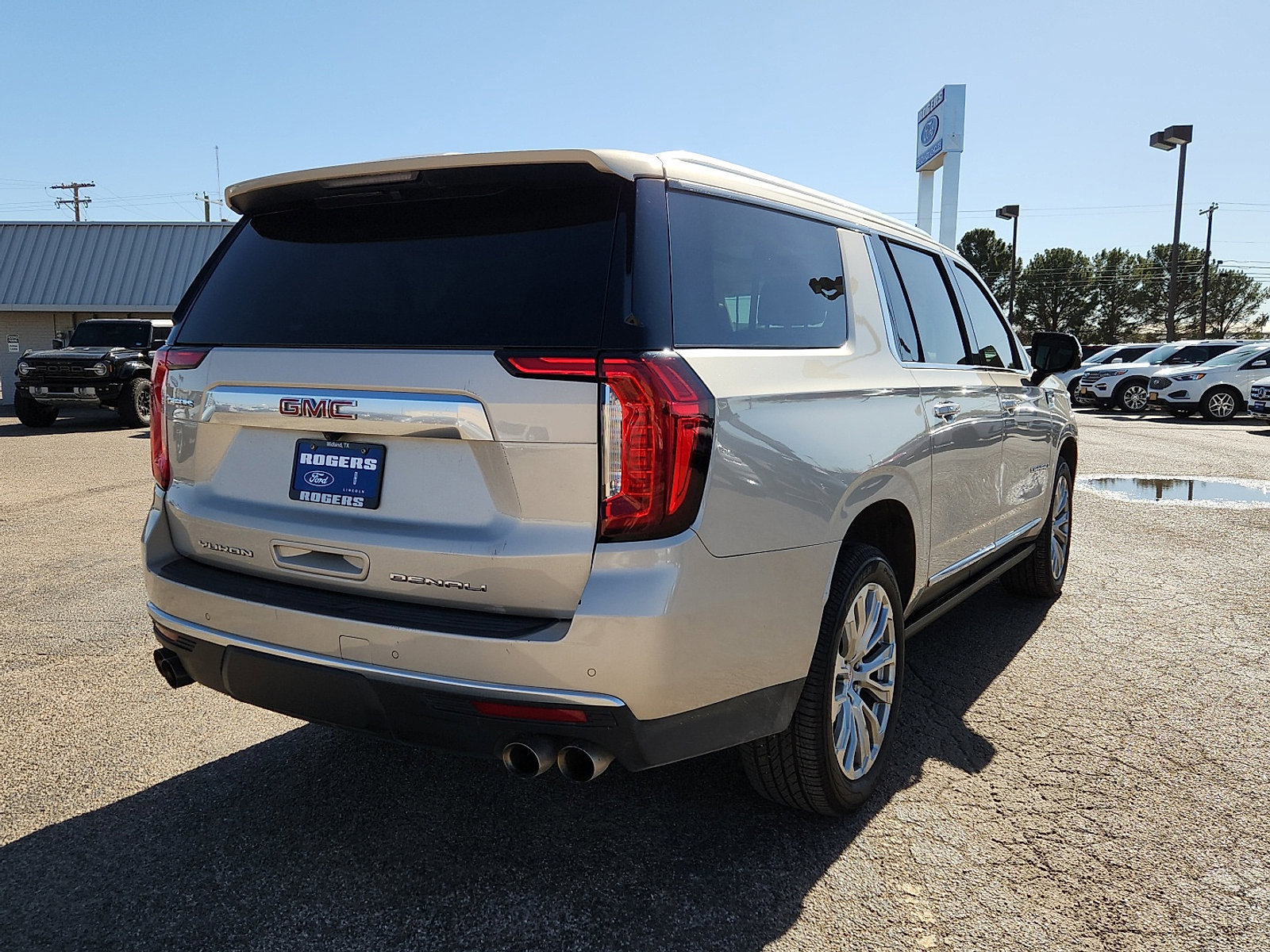 Used 2022 GMC Yukon XL Denali image 5