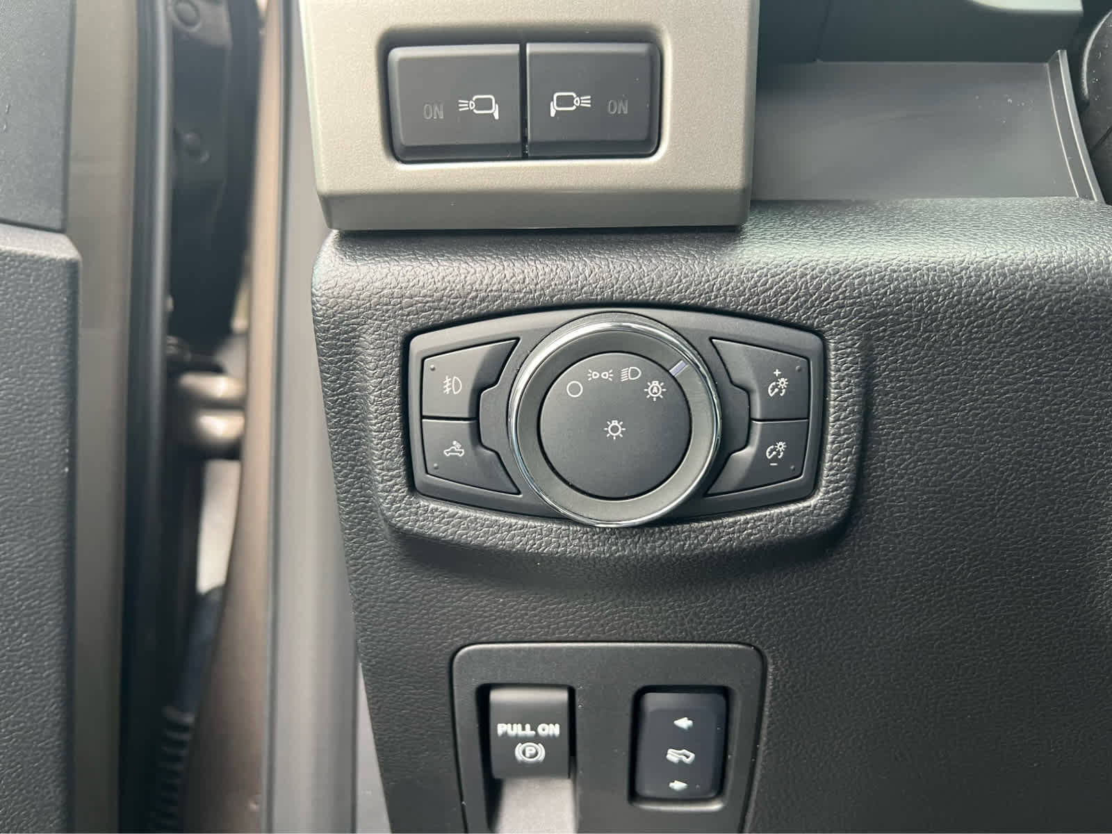 Certified 2018 Ford F150 Lariat w/ Equipment Group 502A Luxury image 32