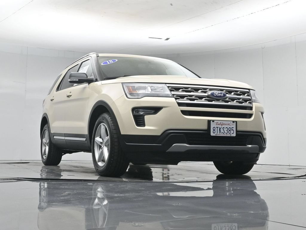 Certified 2018 Ford Explorer XLT w/ Equipment Group 201A FWD image 4