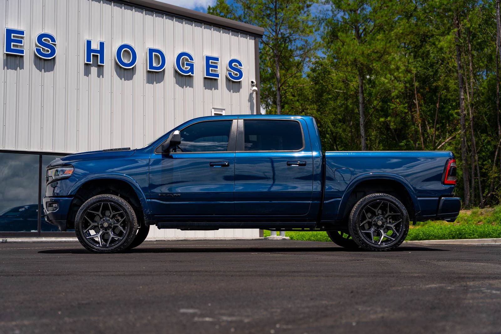 Used 2021 RAM 1500 Limited w/ Night Edition AWD/4WD image 3