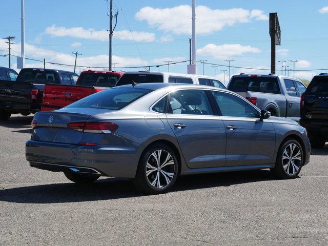 Used 2021 Volkswagen Passat 2.0T SE FWD image 4
