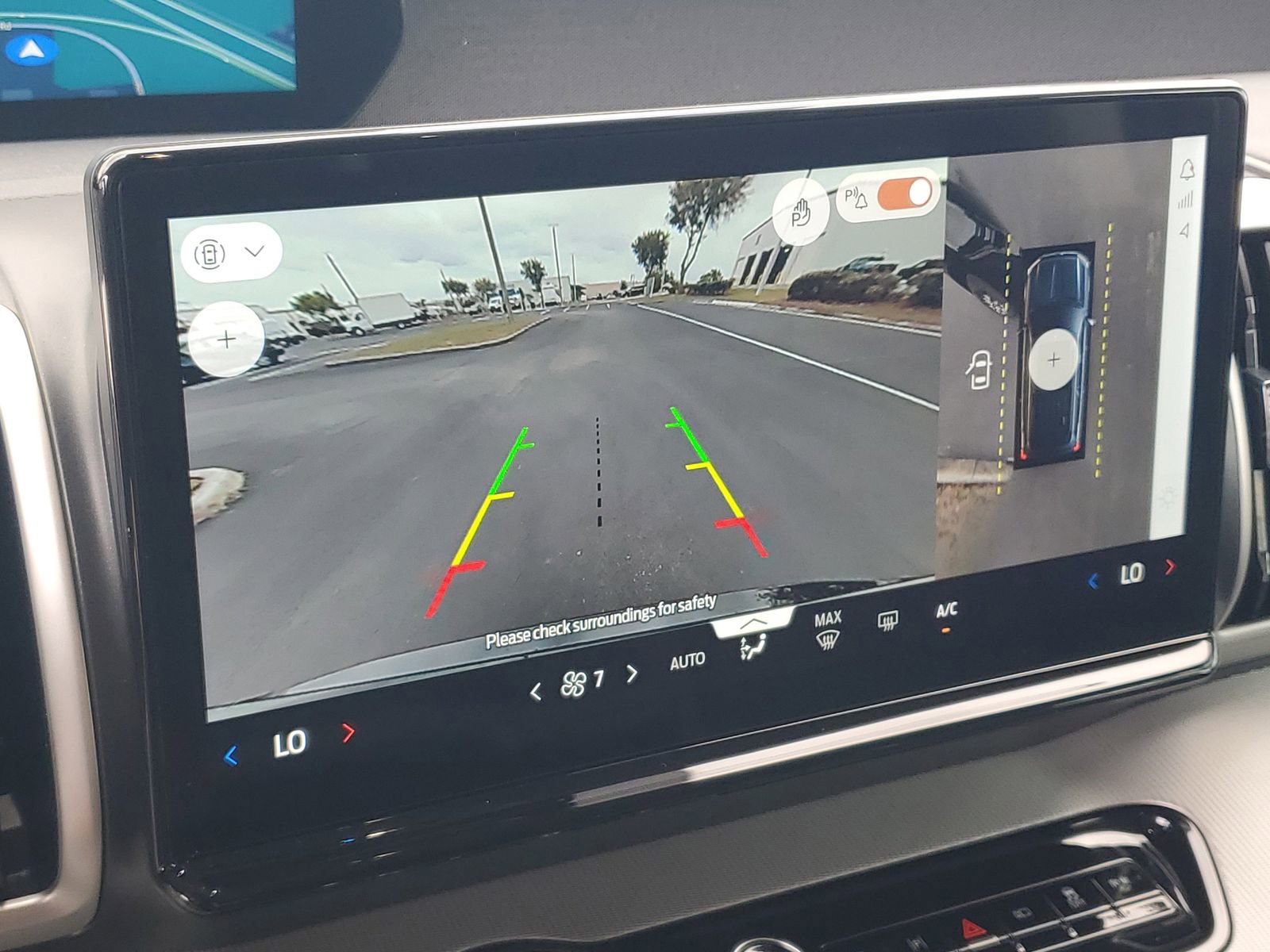 Certified 2025 Ford Expedition Active image 27