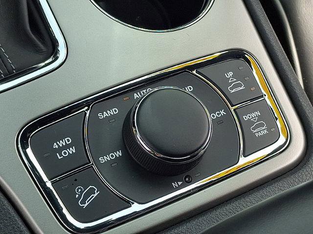 Used 2019 Jeep Grand Cherokee Overland image 26