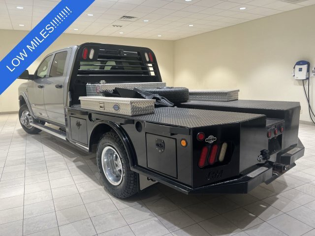 Used 2020 RAM 3500 Tradesman w/ Chrome Appearance Group RWD image 3