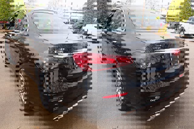 Used 2023 Mercedes-Benz E 350 4MATIC Sedan image 3