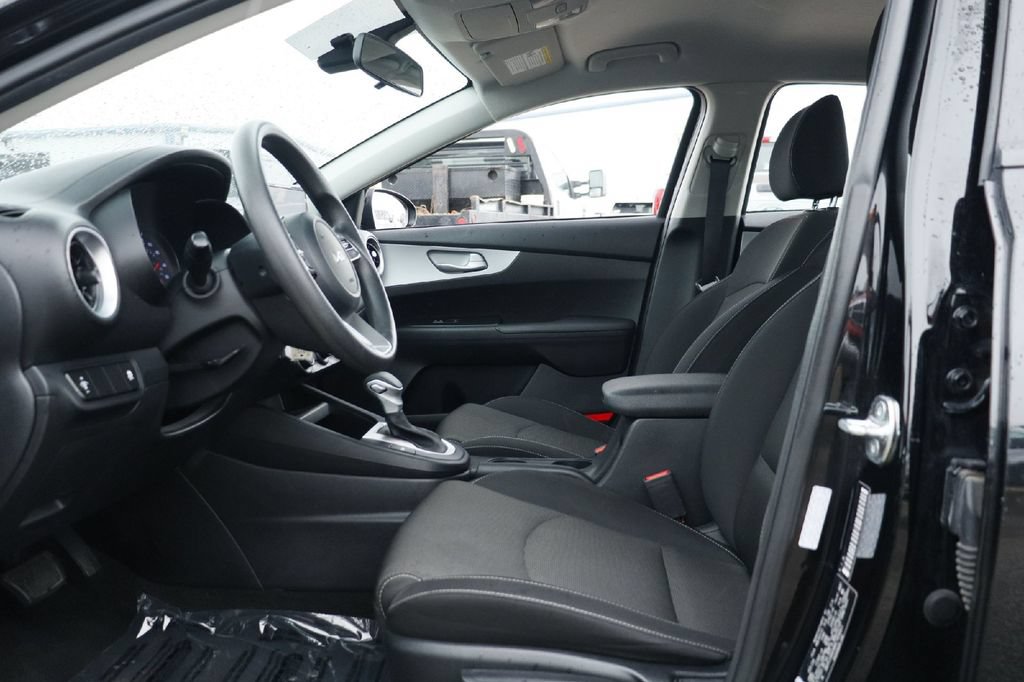 Used 2024 Kia Forte LXS FWD image 4
