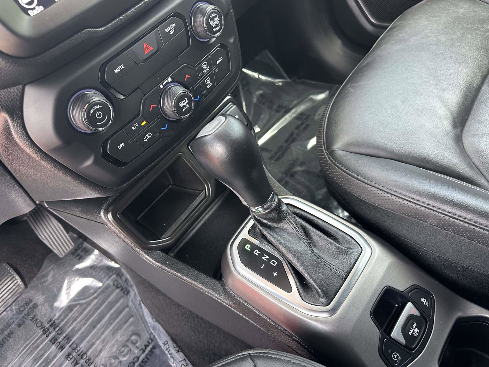 Used 2019 Jeep Renegade Limited w/ Quick Order Package 22P FWD image 13