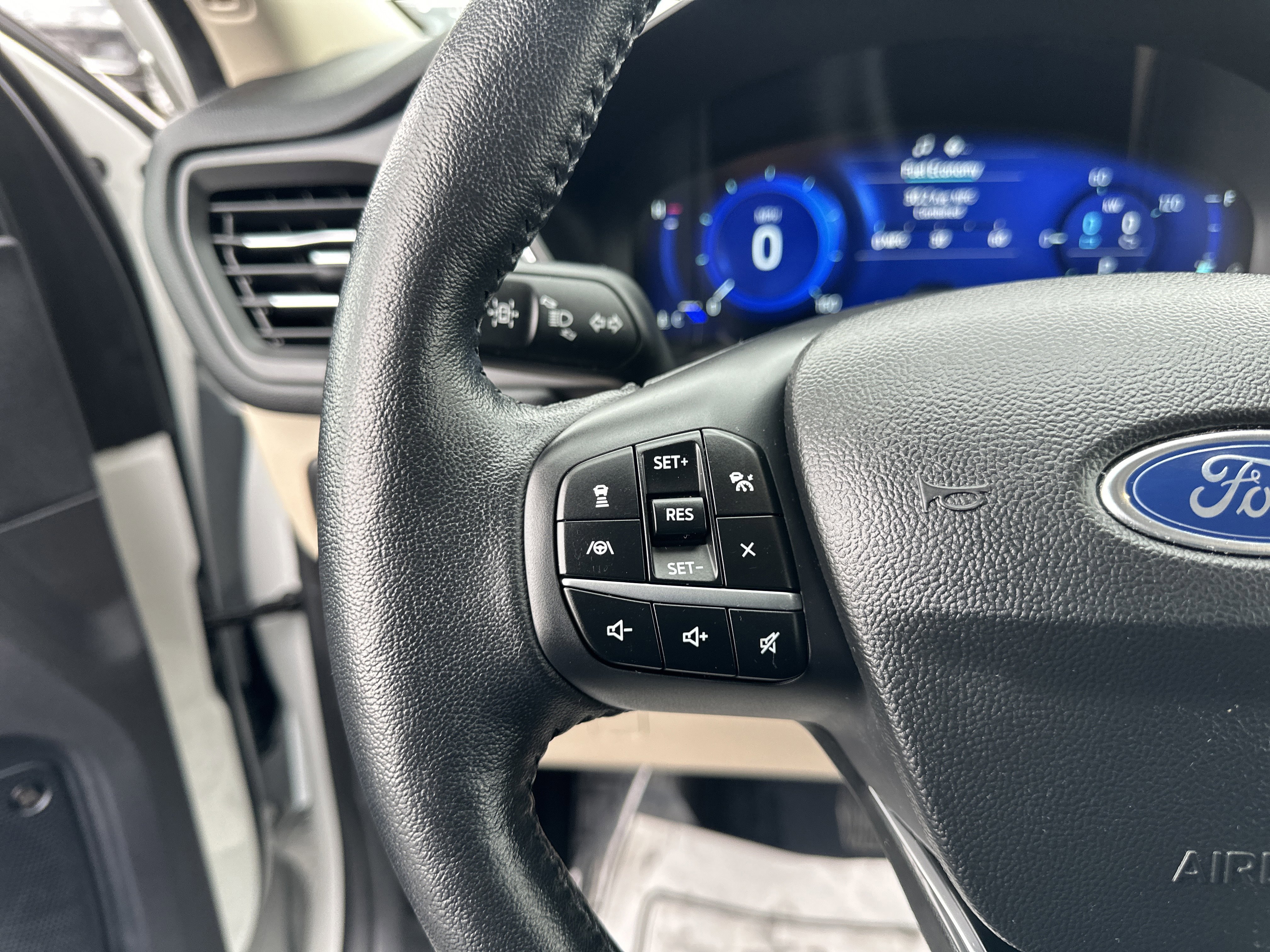 Certified 2020 Ford Escape Titanium w/ Titanium Premium Package 2.0 image 21