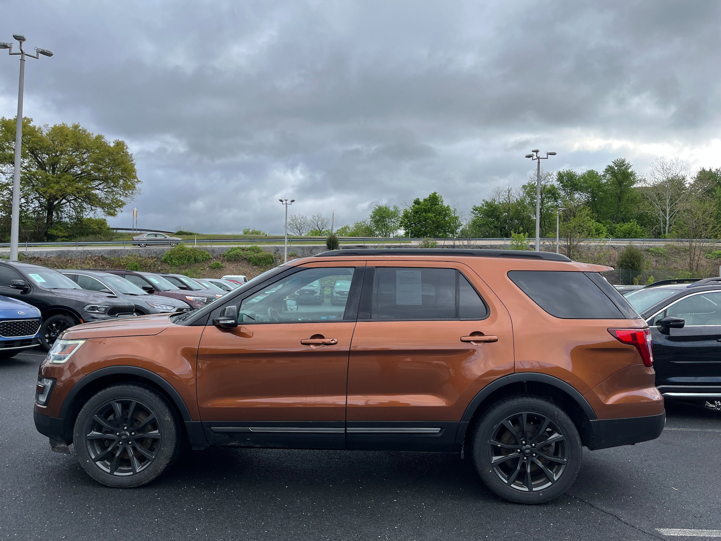 Certified 2017 Ford Explorer XLT w/ Equipment Group 202A AWD/4WD image 6