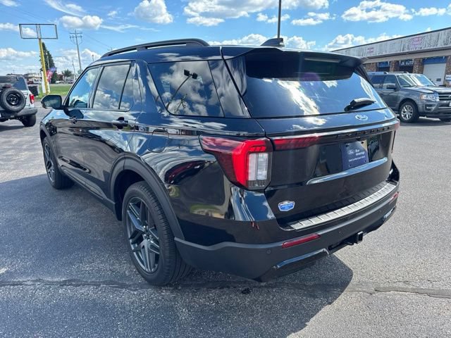 Certified 2025 Ford Explorer ST-Line w/ Premium Package AWD/4WD image 5