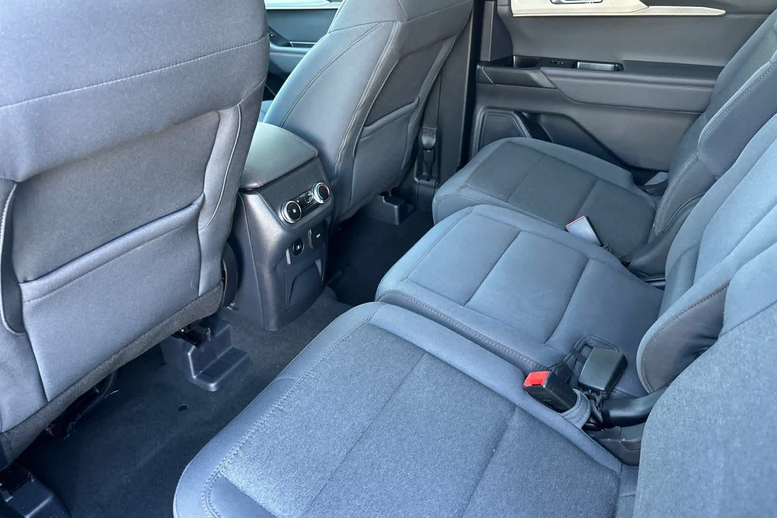 Certified 2025 Ford Explorer Active RWD image 4